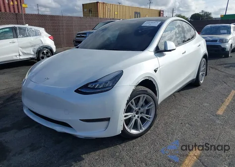 2023 Tesla Model Y Awd/Long Range Dual Motor All-Wheel Drive z USA, uszkodzony, nr VIN 7SAYGDEE0PA135579